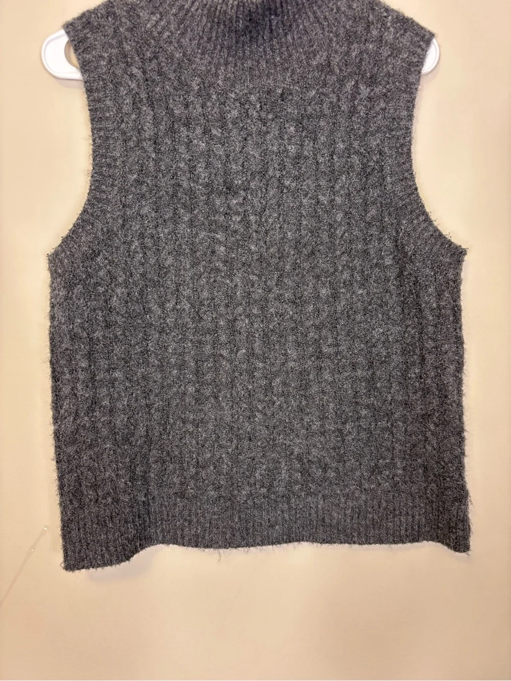 Evereve Sleeveless Turtleneck Cable Knit Sweater - Charcoal Gray Large